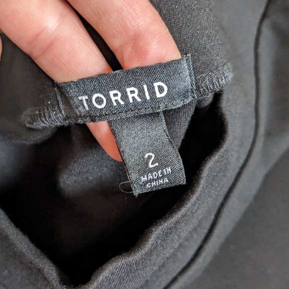 Torrid Skirt Stretchy Pencil Lacey Cut Out Hem Size 2 Black - Picture 8 of 12